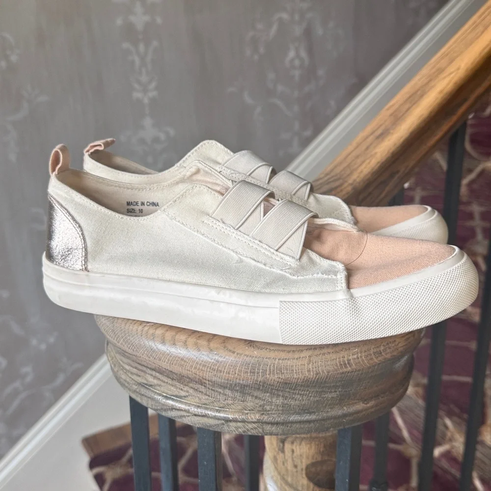 SERRA SPORT ladies slip on sneakers excellent condition, size 10